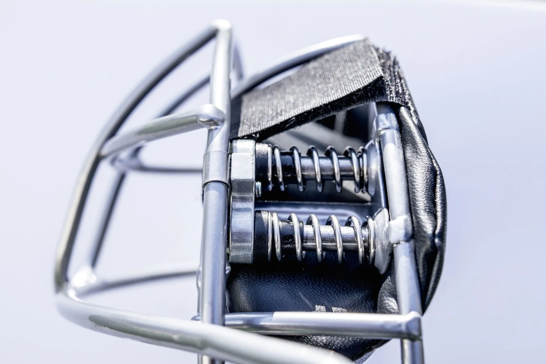 Force 3 Traditional Defender Umpire Mask - Image 4
